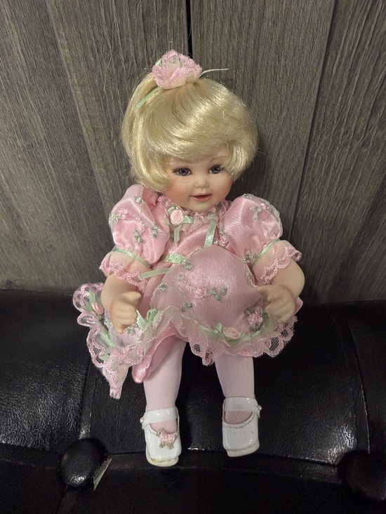 Marie Osmond Other - Vintage Marie Osmond Tiny Tots Baby Queen Elizabeth Rose Bud Porcelain Doll 2006